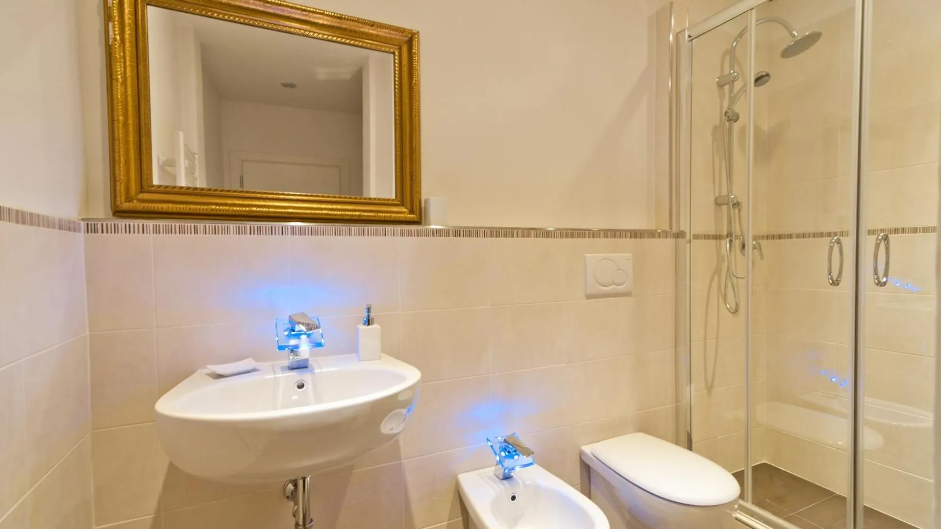 Art Apartment Santo Spirito Matteo Florence 0*,  Italy